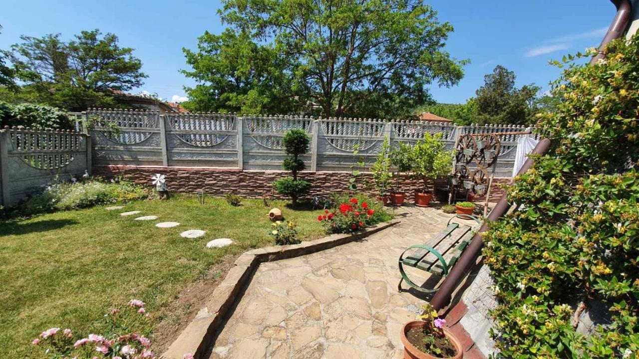 Marianas Guesthouse Obzor Esterno foto