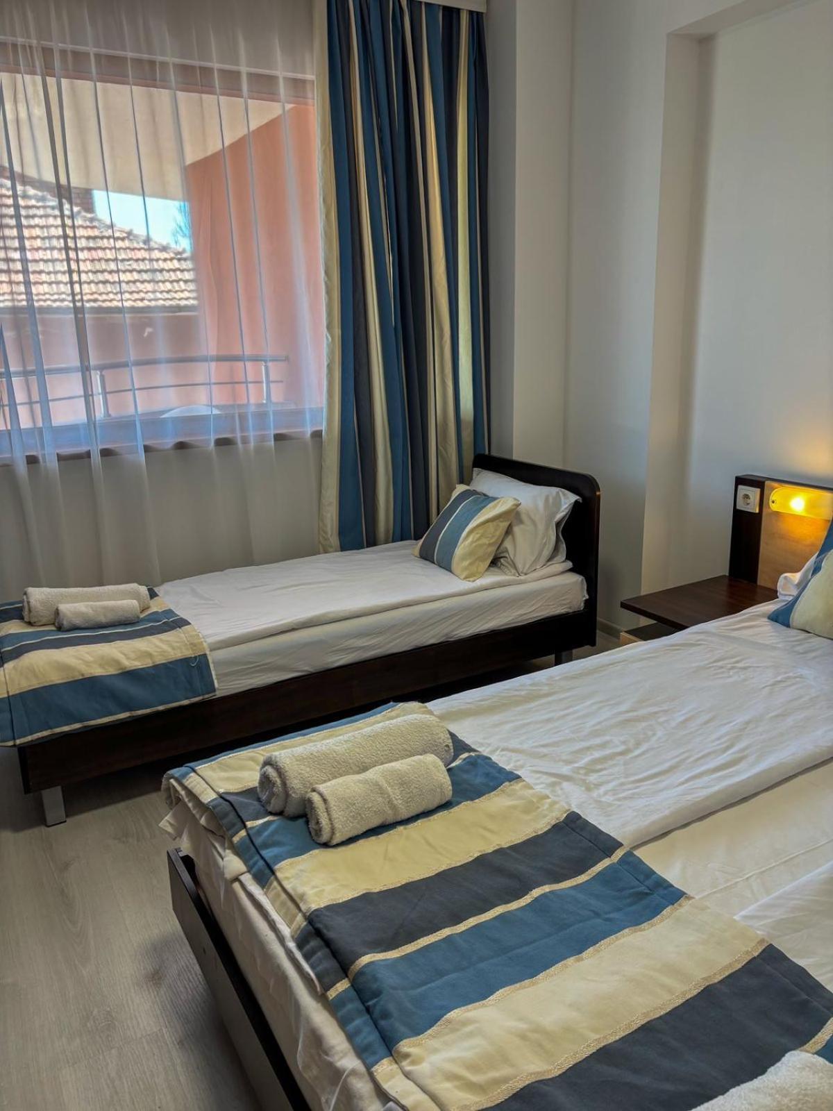 Marianas Guesthouse Obzor Esterno foto