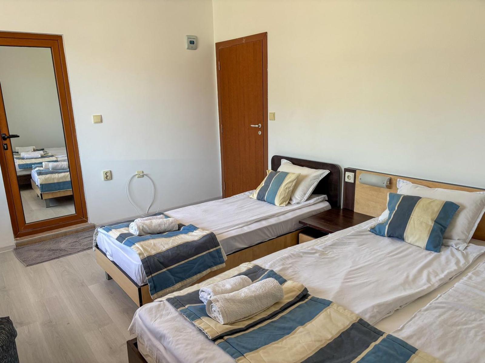 Marianas Guesthouse Obzor Esterno foto