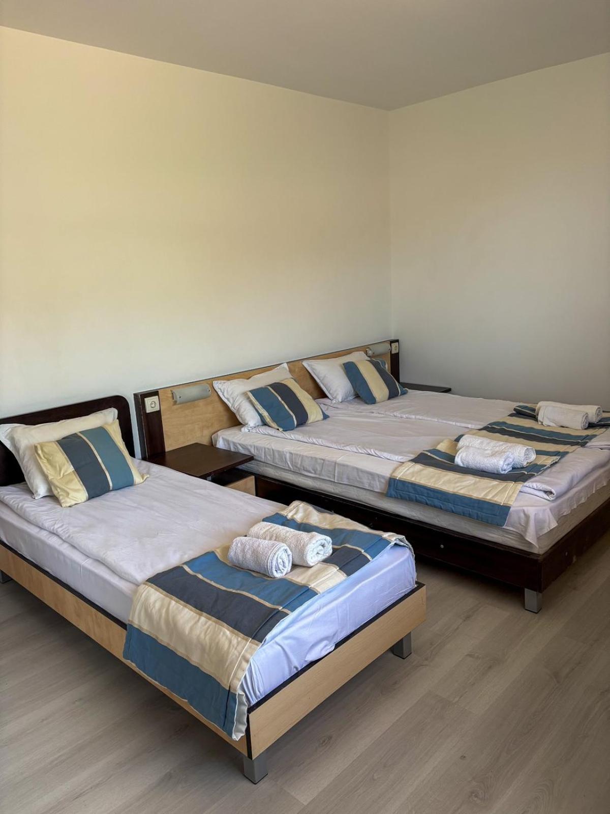 Marianas Guesthouse Obzor Esterno foto