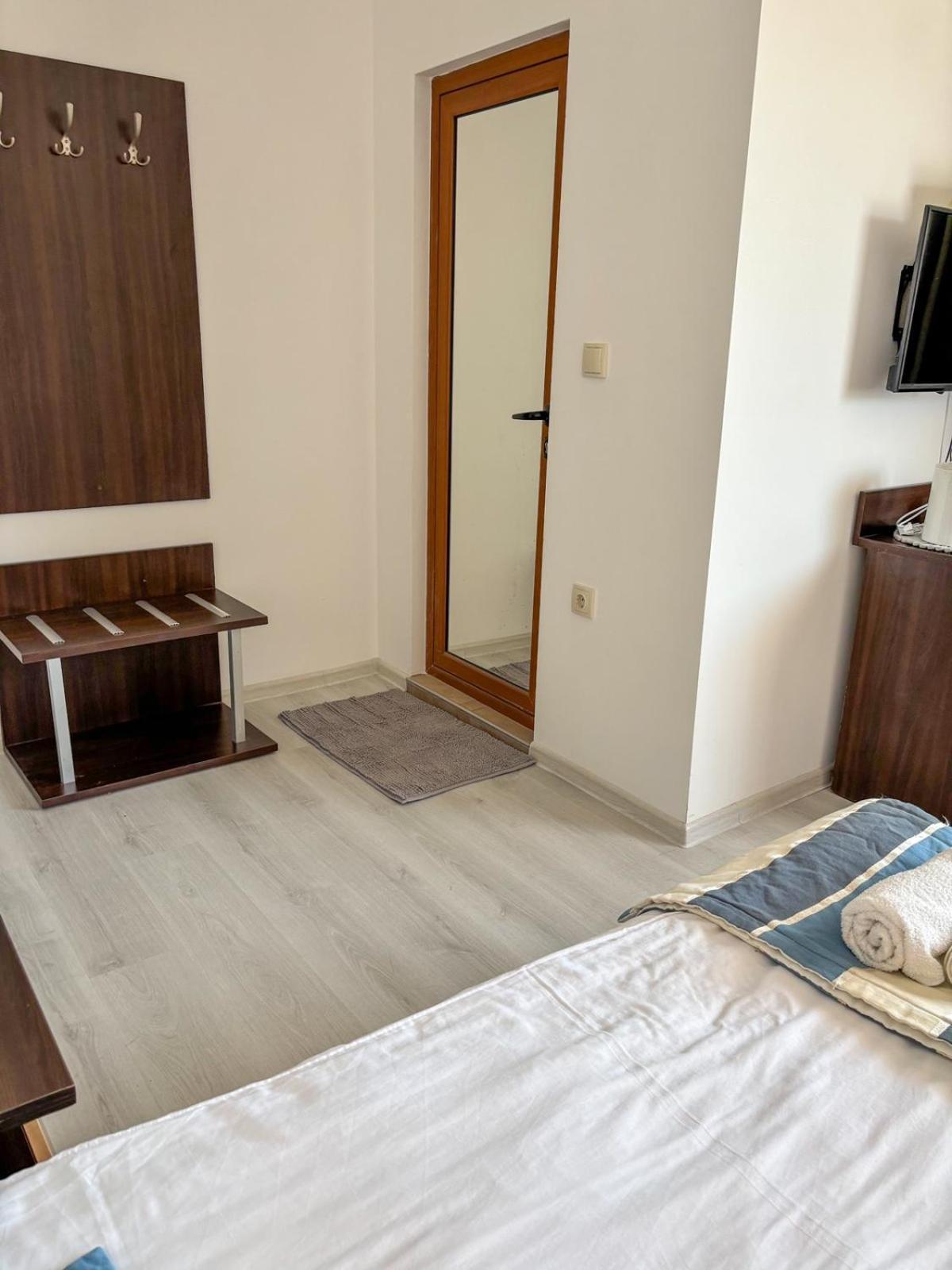 Marianas Guesthouse Obzor Esterno foto